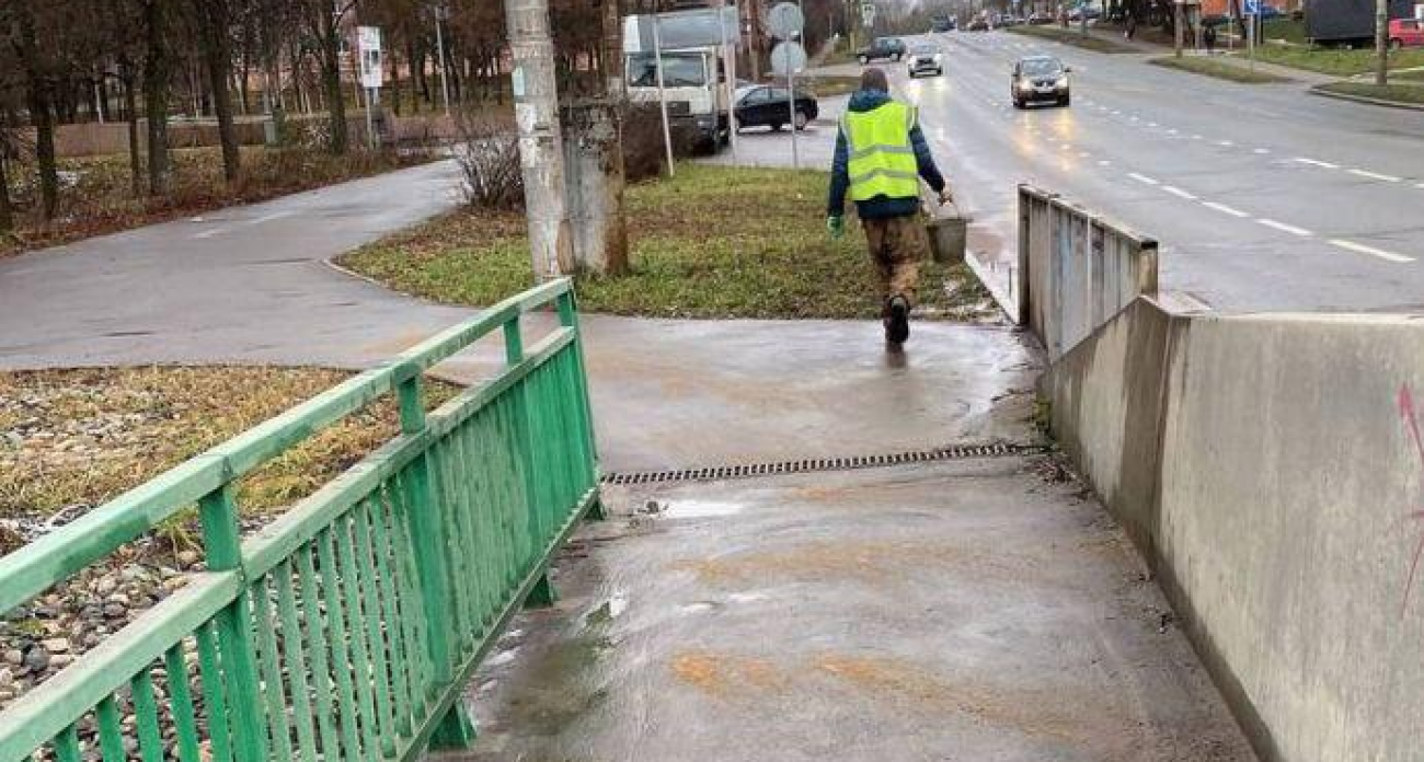 20 машин против гололеда: Иваново засыпали 19,7 тоннами соли за сутки