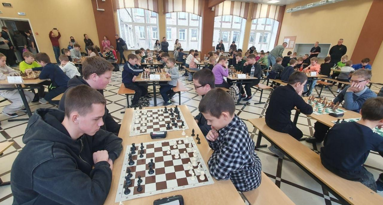 75 шахматистов из 6 городов сразились в Кинешме за 8 комплектов наград