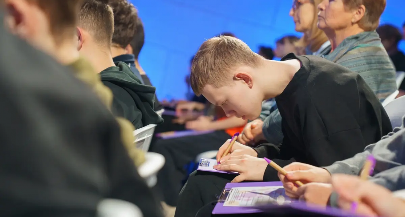 Стрекозы метром и скорпионы размером с кошку: лекция о монстрах древности