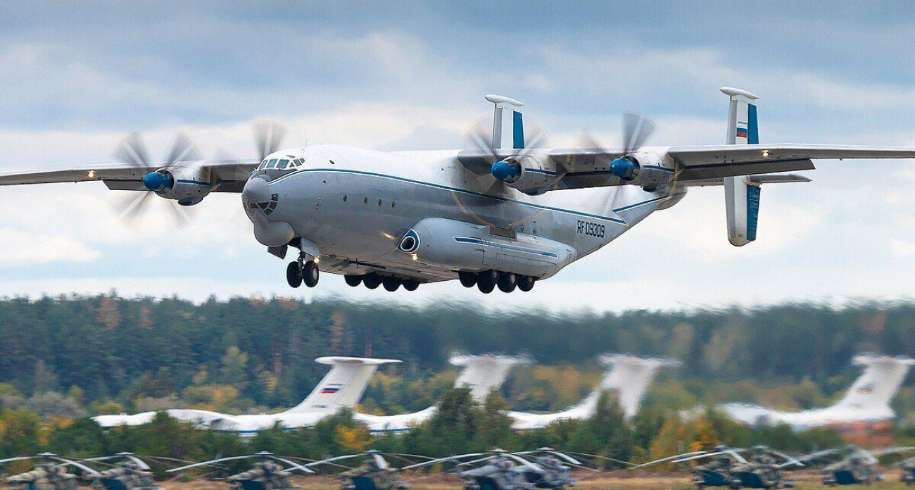 Ан-22 рухнул в безлюдном месте: спасатели ищут экипаж, комиссия ВКС летит на место