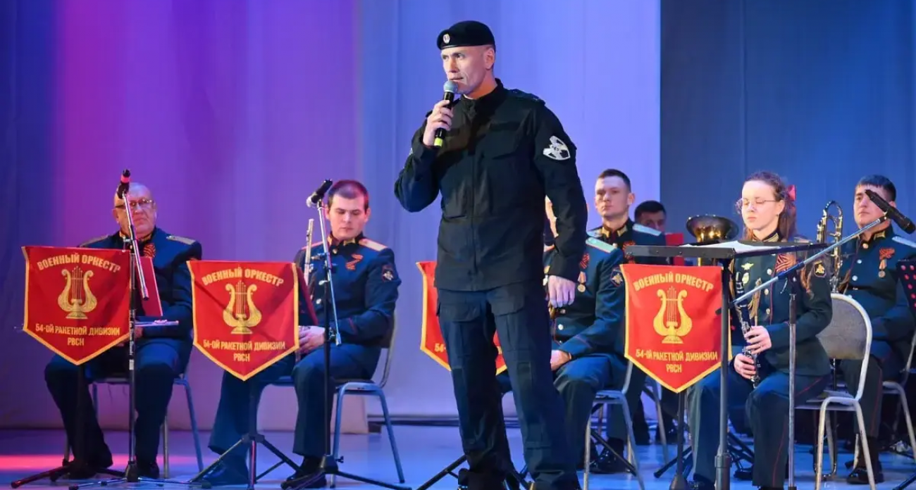 Военнослужащие 98-й дивизии рассказали пронзительные истории на сцене Иванова