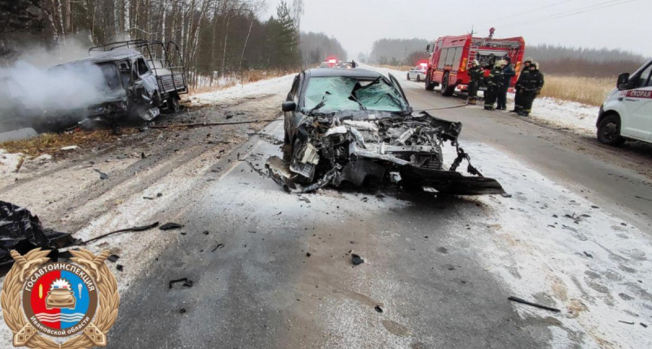 На трассе под Кинешмой лобовое столкновение: водитель «Лансера» в больнице