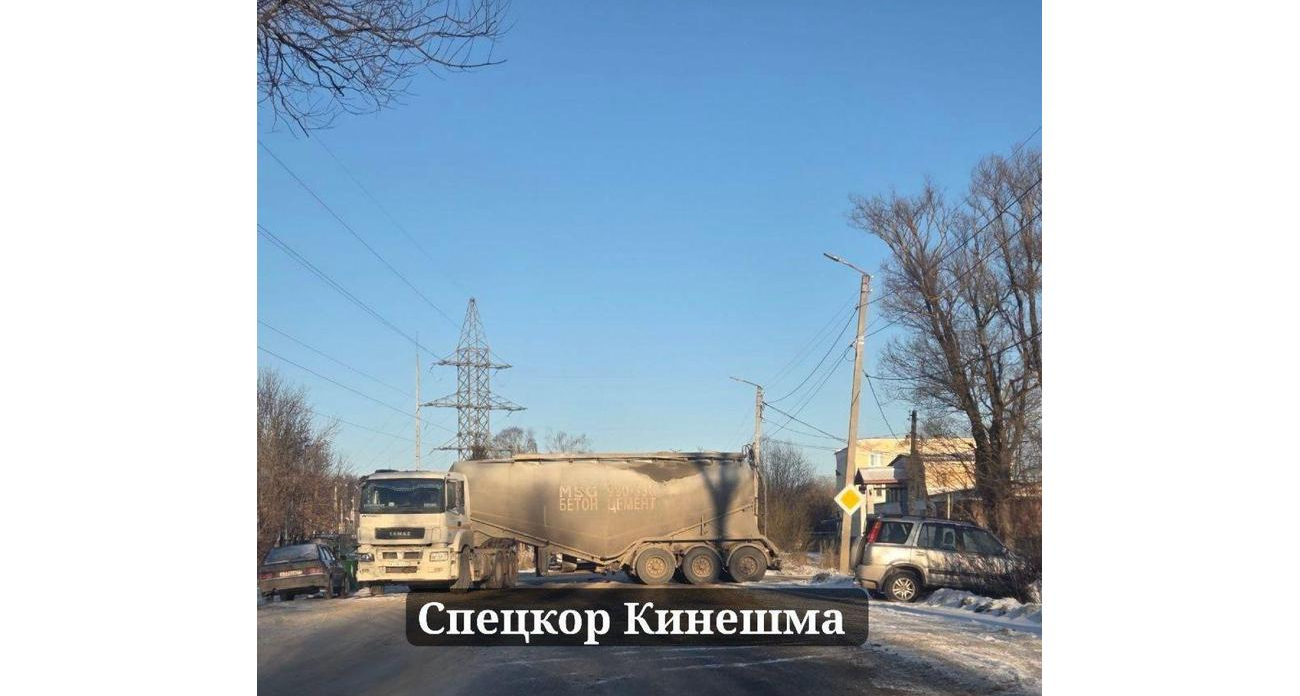 23-летний водитель КАМАЗа не рассчитал дистанцию и отправил пенсионера в больницу