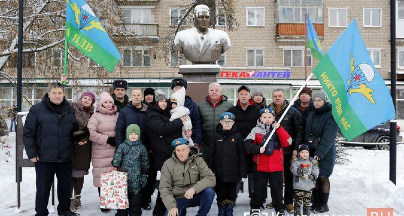 117 лет Маргелову: Кинешма почтила героя современного ВДВ