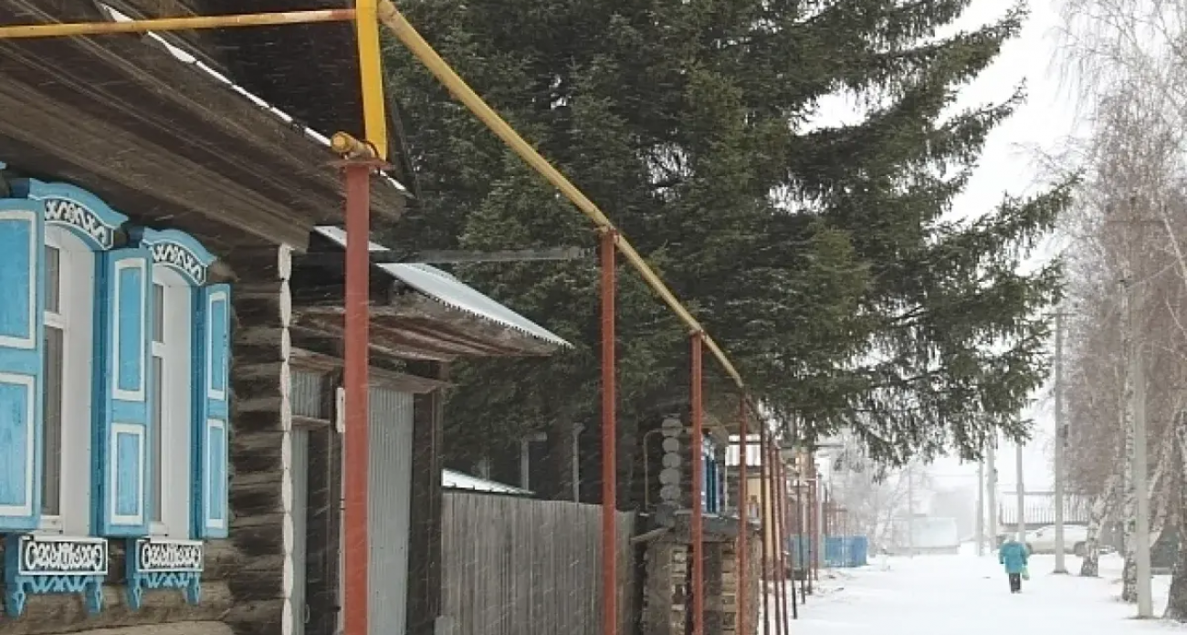 «Издевательство над нами»: село в окружении газа ждёт 9 лет