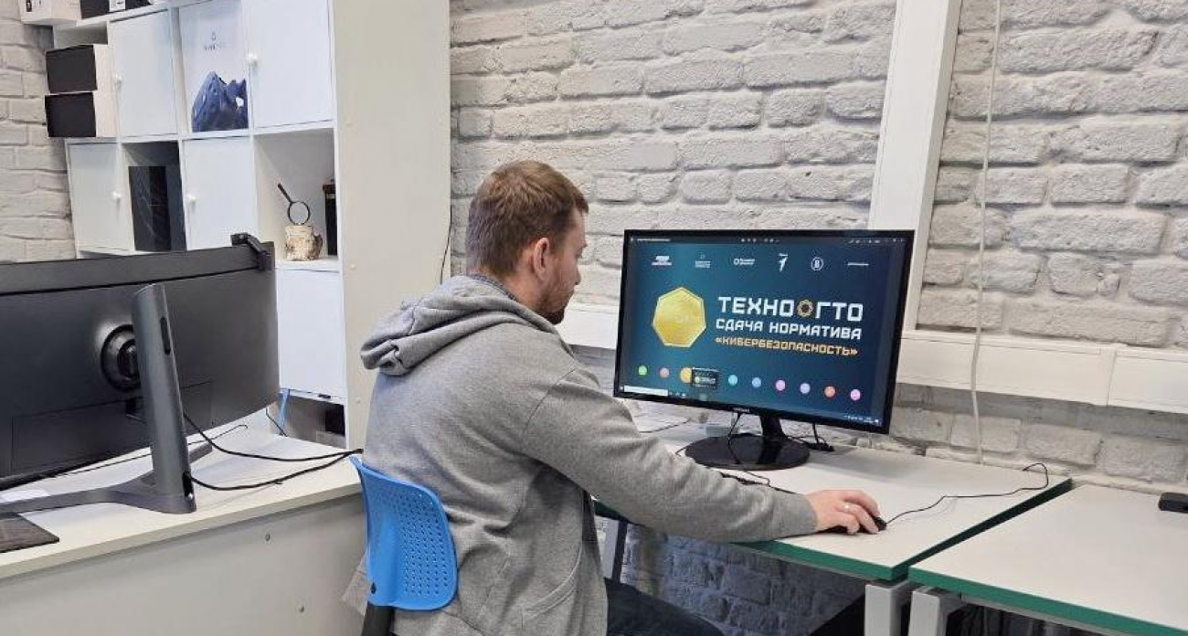 «Золото» за дроны и фактчекинг: двое ивановских педагогов вошли в элитные 105 обладателей значков ТехноГТО