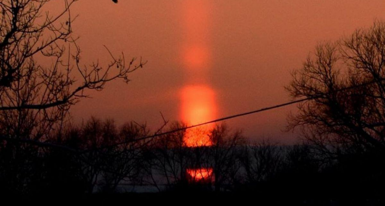 Редкий морозный феномен: световые столбы превратили небо Ивановской области в космическое шоу при -20°C