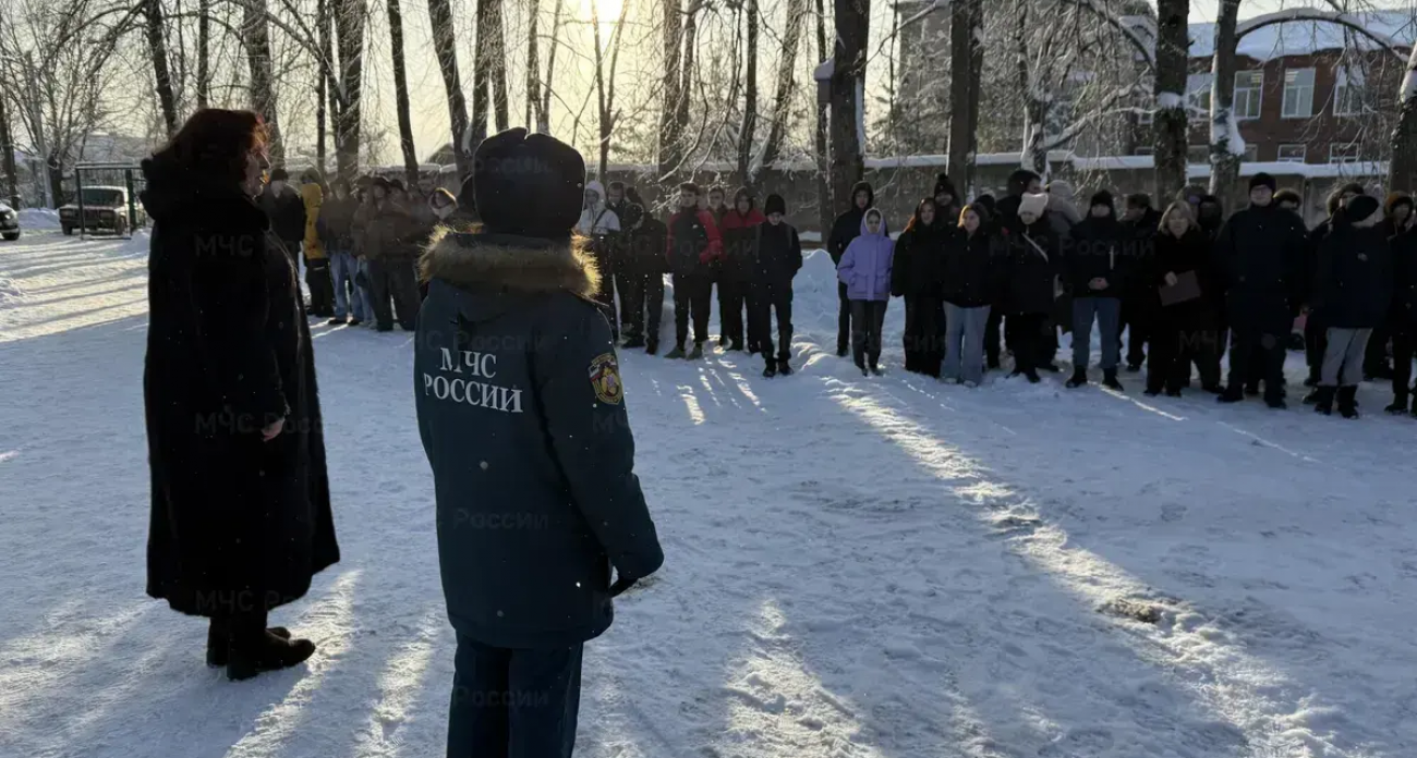 300 студентов эвакуированы за 4 минуты: плановая тренировка МЧС всколыхнула колледж в Тейкове