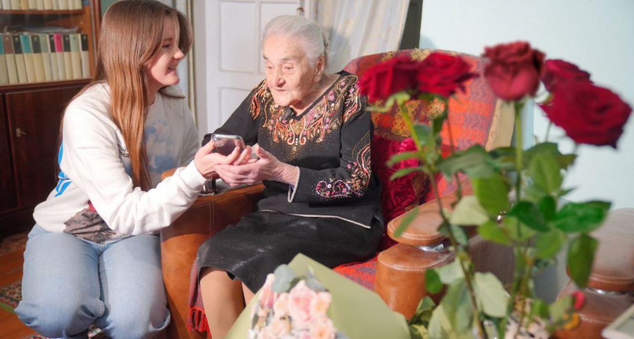 «Хозяйственные дела ещё делаю»: 101-летняя участница войны Надежда Блохина получила поздравление от губернатора
