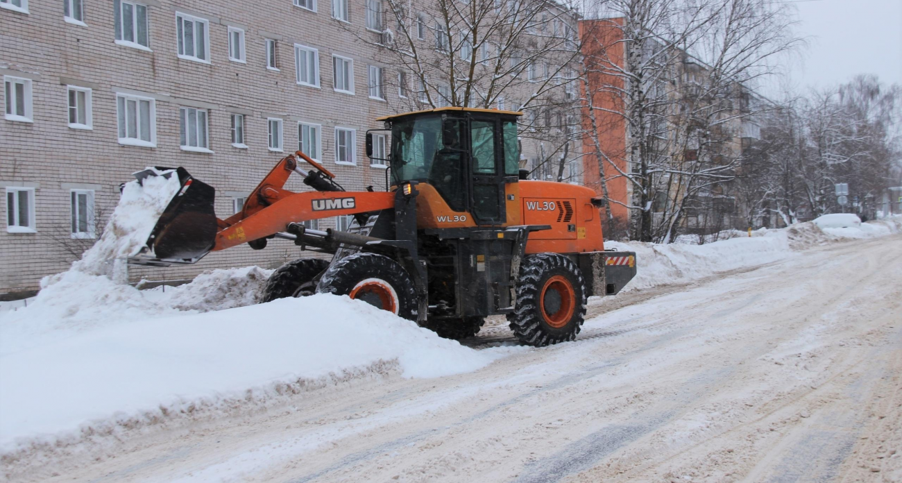 9 единиц техники УГХ Кинешмы непрерывно сражаются со снегопадом в режиме повышенной готовности