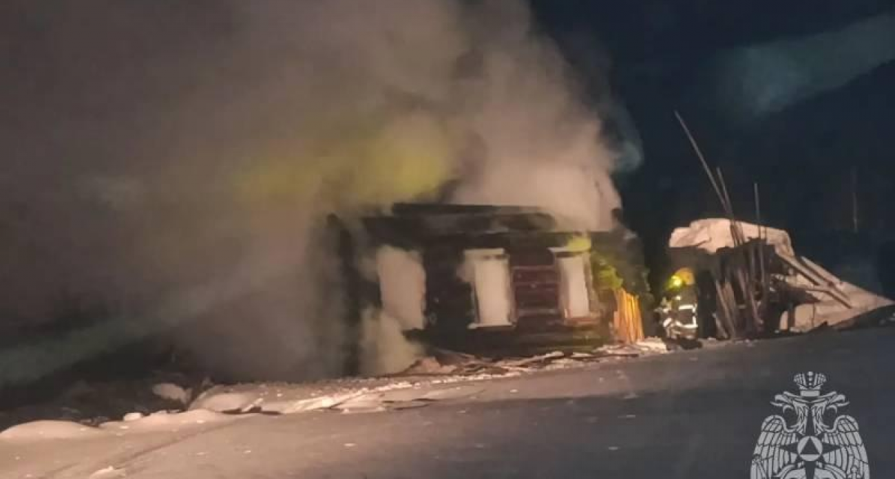 Пламя уничтожило 54 квадратных метра: частный дом в деревне Антипино сгорел за считанные минуты