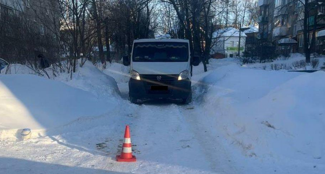 Опасный реверс в Шуе: водитель «ГАЗа» не заметил и сбил 67-летнюю женщину на придомовой территории