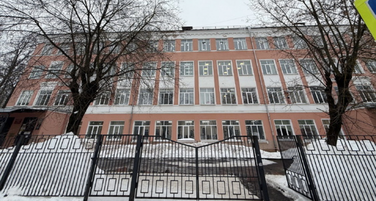 Школьники учатся под постоянными протечками 90-летней крыши