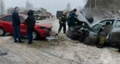 Две «Лады» и Renault Logan столкнулись у села Пустошь в Ивановской области