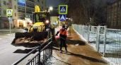 В ночь на 16 января в Иванове рабочие посыпали тротуары и дороги