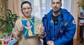 Врачи скорой помощи в Иванове 8 марта дарили пациенткам цветы и открытки