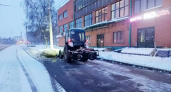 25 единиц спецтехники убирали снег с улиц города ночью