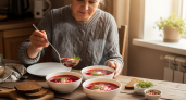 Почему одни хозяйки варят борщ, а он получается бледным и безвкусным, а другие знают 3 тайных приёма — и их борщ всегда рубиновый