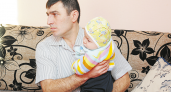 «Меня называли девочкой, с которой сидит папа»: в Иваново растет число мужчин в декрете