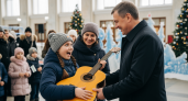 Губернатор подарил гитару мечты: как сработала «Елка желаний»
