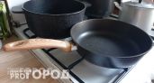 Хватит тереть сковородки часами: ресторанный метод очистки до блеска без капли агрессивной бытовой химии