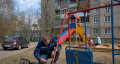 Сломанные качели на детской площадке обошлись поселению в 100 000 рублей