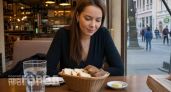 Вас осознанно заставляют переплачивать: почему официанты всегда несут хлеб первыми и как обхитрить систему