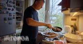 Перестаньте подавать сухие котлеты: одна маленькая хитрость со сковородой сделает их нежными без духовки