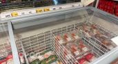 Вы подвергаете семью риску: почему мытье курицы под краном лишь распространяет опасные бактерии по кухне