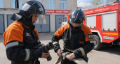 В Заволжске 10 пожарных ночью спасли частный дом от огня
