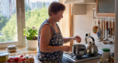 Хватит портить продукты ледяной водой: одна простая ошибка превращает сваренные яйца в несъедобную массу