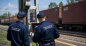 В Тейкове подростки в масках сорвали лампу с опоры у станции