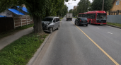 В Иванове после столкновения легковушки с автобусом в больницу увезли младенца