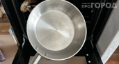 Перестаньте заливать горячую сковороду водой: одна привычка портит антипригарное покрытие всего за месяц