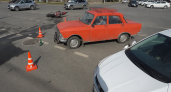 В центре Иванова «Москвич» на красный столкнулся с мотоциклом, водитель пострадал