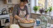 Хватит выбрасывать мягкую капусту: добавьте этот простой продукт в рассол и она будет хрустеть до самой весны
