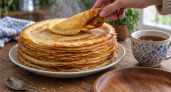 Добавьте в тесто всего одну ложку этого продукта: блины станут эластичными, ажурными и перестанут рваться