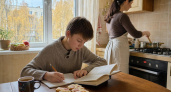 Мы всю жизнь употребляли эти слова неверно: какое из них появилось первым и почему это важно знать каждому