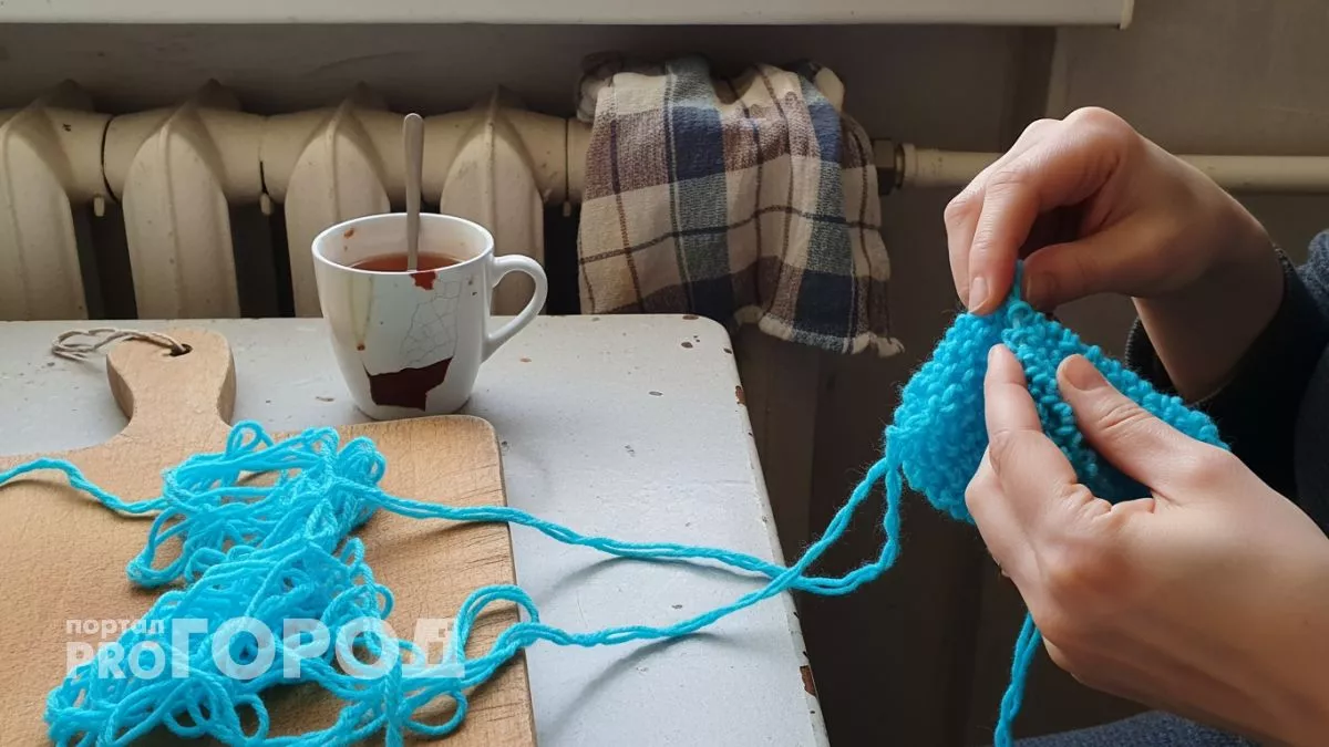 Остатки пряжи больше не валяются без дела — вяжу из них 7 вещей которые экономят деньги каждый месяц