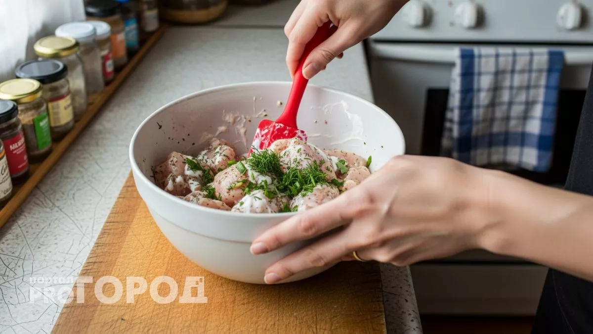 Стакан кефира превратил мою жесткую курицу в нежнейшее мясо: готовлю только так уже год