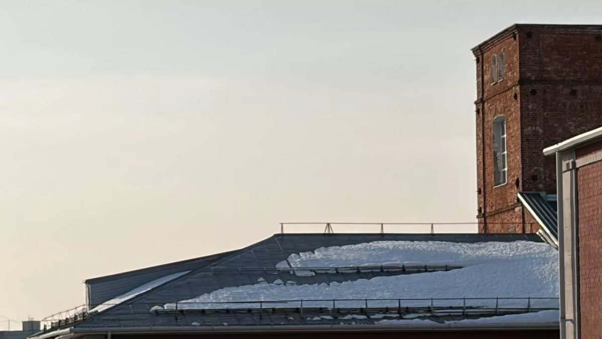 УК «ВАШ ДОМ» наказали за снежные завалы на крышах