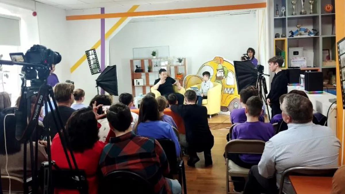Ивановские школьники запустили собственное ток-шоу с известными актерами