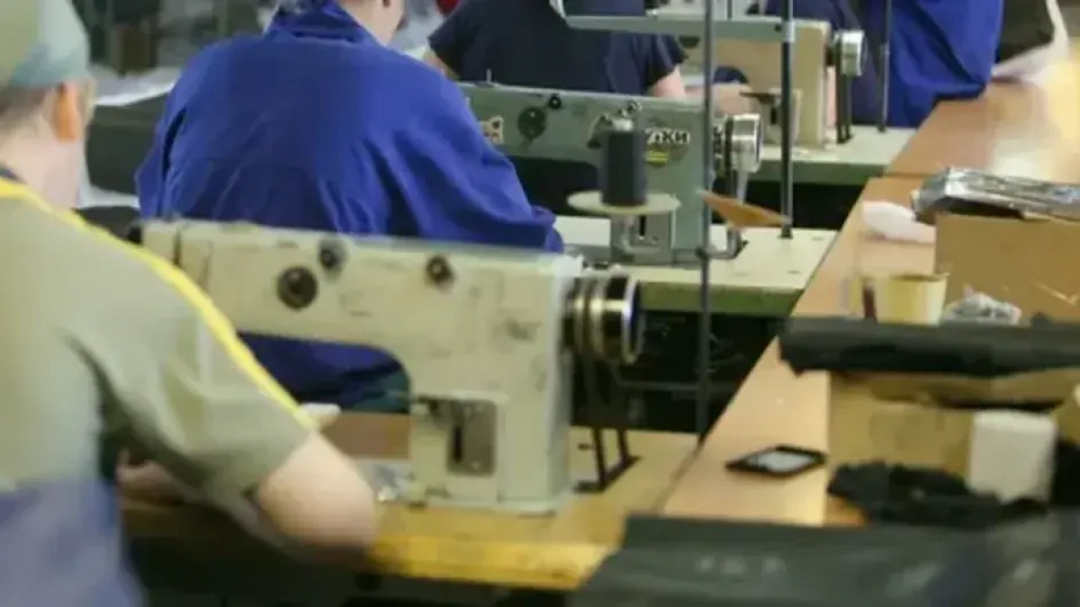 Швейный цех на 162 квадратах угрожает жильцам дома в Иванове