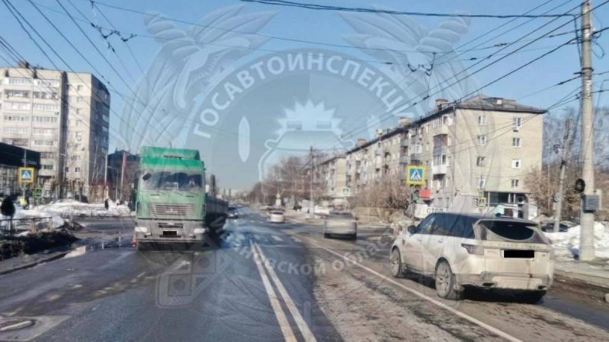 В Иванове грузовик сбил пешехода на зеленый свет