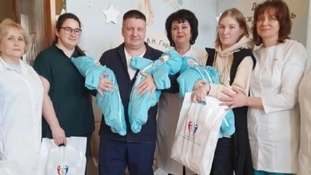 Шестеро тройняшек одновременно выписались из ивановского роддома