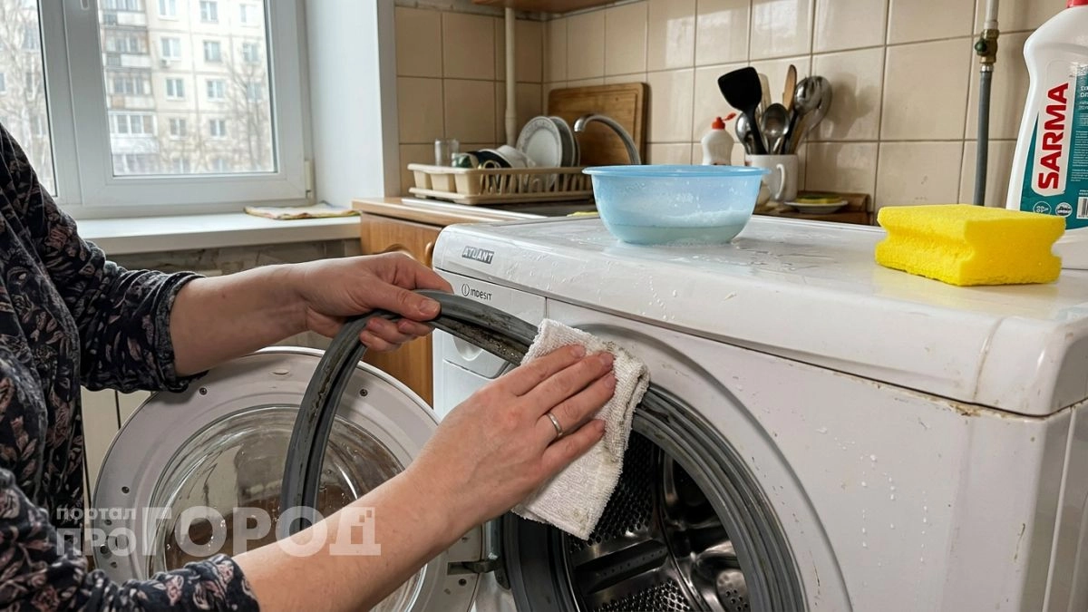 Один состав убирает чёрный налёт с резинки стиралки так, что манжета светлеет на глазах