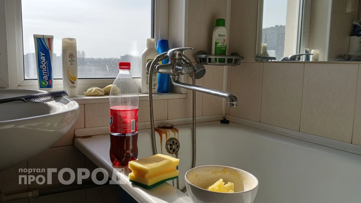 Наношу на ржавую ванну дешёвое аптечное средство с губкой — через пять минут эмаль блестит как новая