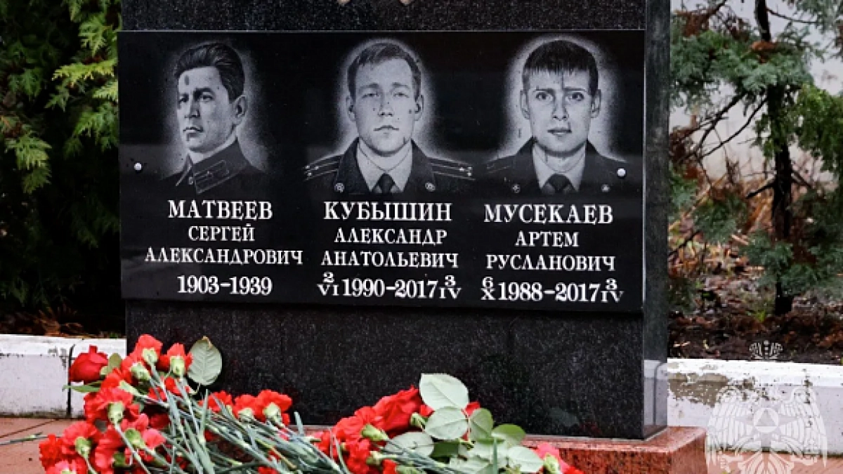 В Иванове вспомнили пожарных, погибших при обрушении перекрытий после спасения людей