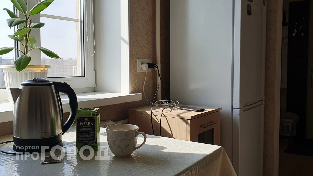 Изменила всего одну деталь в розетке: счета за электричество упали почти на треть уже в первом месяце