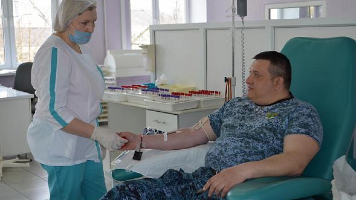 Приставы Ивановской области сдали 10 литров крови в рамках донорской акции